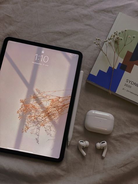 Ipad Essentials, Motivation Study, Mac Desktop, Ipad Hacks, Tech Aesthetic, Apple Ipad Air, Study Motivation Inspiration, Studying Inspo, Study Inspiration