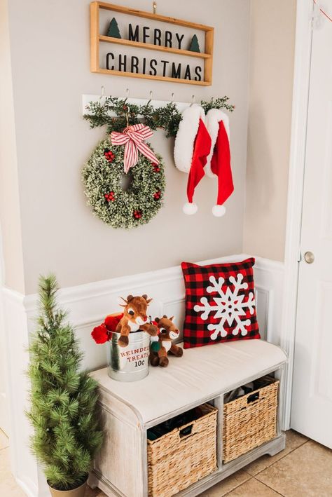 Entry Way Christmas Decor, Tv Stand Christmas Decor, Cozy Christmas Home, Christmas Entry, Excited For Christmas, Christmas Entryway, Paper Christmas Decorations, Entry Decor, Christmas Room Decor