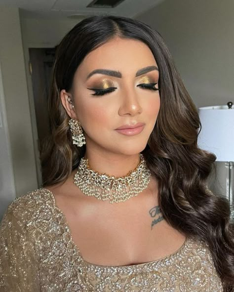 Reception Makeup Indian Bride, Reception Makeup Looks, Wedding Soft Glam, Valima Makeup, Bengali Wedding Look, Saree Makeup Look, Nikkah Makeup, Bridal Makeup Red Lips, Sufi Night