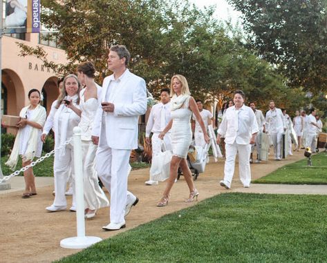 Diner En Blanc All White Picnic, White Theme Party Outfit, Beach Dinner Parties, Hamptons Party, All White Party Outfits, White Picnic, White Party Theme, White Party Outfit, San Diego Food