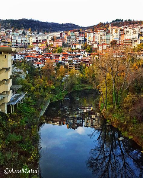 Bulgarian Architecture, Veliko Tarnovo Bulgaria, Bulgaria Travel, Veliko Tarnovo, European City Breaks, European City, Awesome Places, Beautiful Places On Earth, Fall Travel