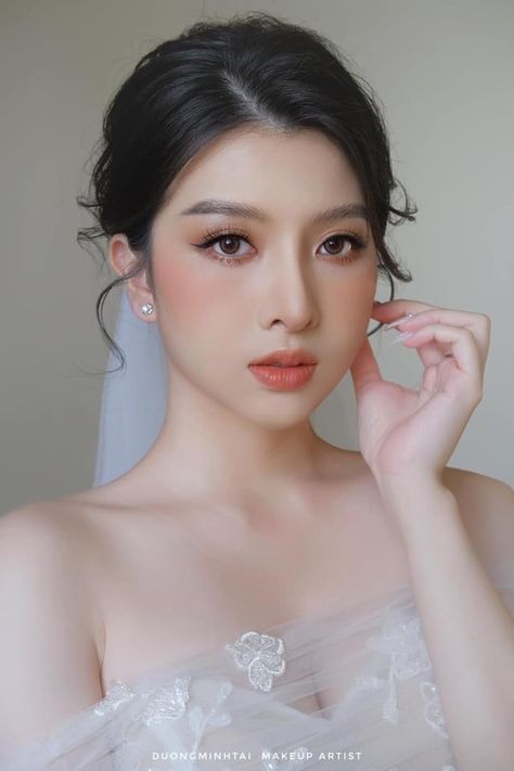 Korean Makeup Wedding Bridal, Korean Fresh Makeup Look, Korean Bridal Makeup Look, Debut Makeup Ideas, Vietnamese Wedding Makeup, Make Up Wedding Korea, Filipino Bridal Makeup, Douyin Wedding Makeup, Korean Graduation Makeup