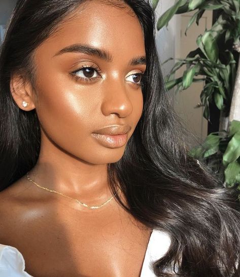 Makeup For WOC on Twitter: "Focus on skin 😍 @kingmalimagic… " Mekap Mata, Minimal Makeup Look, Chris Williams, Makeup Tip, Summer Makeup Looks, Natural Glowy Makeup, Soft Glam Makeup, Dewy Makeup, Smink Inspiration