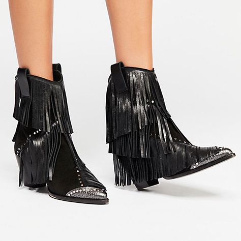 Western #boots #boho #fringe #shoes #bohochic #bohostyle Free People Boots, Shoes Boots Heels, Winter Closet, The Fringe, Fringe Boots, Cowboy Boots Women, Boots Heels, Western Boot, Black Fringe