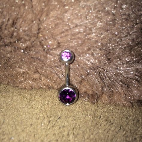 Deep purple gem belly button piercing! bling up your belly with this cute purple belly ring  Jewelry Purple Belly Ring, Purple Belly Piercing, Belly Button Piercing Purple, Naval Piercings, Belly Piercings, Belly Piercing Jewelry, Piercing Inspo, Button Piercing, Disney Makeup