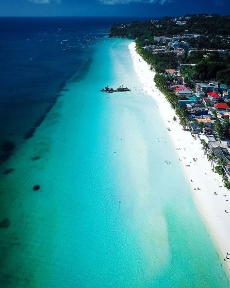 THE PHILIPPINES™ | 🗾 on Instagram: “Summer is fast approaching! Who else misses the white-sand beach of Boracay? 😍🇵🇭🌴 #boracayisland PD Discoverer @lee_joma Boracay…” Boracay Island Philippines, Boracay Photography, Boracay Aesthetic, Beach Vacation Places, Philippine Holidays, Boracay Philippines, Pretty View, Boracay Island, Visit Maldives