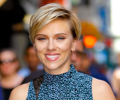 scarlett johannsen hair Haircuts For Round Face Shape, Heart Shaped Faces, Heart Shaped Face, Heart Shaped Face Hairstyles, Black Widows, The Best Haircut, Lazy Fashion, Edgy Haircuts, Best Haircuts