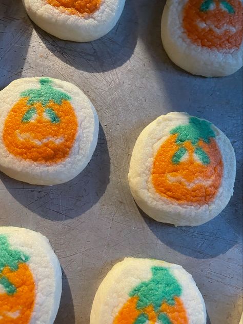 Preppy Halloween Decorations, Halloween Preppy Aesthetic, Preppy Halloween Aesthetic, Preppy Halloween Widgets, Halloween Aesthetic Preppy, Fall Aesthetic Cookies, Halloween Cookie Aesthetic, Preppy Halloween Pumpkin, Preppy Baking