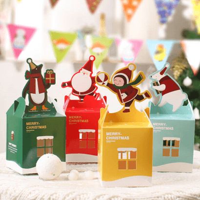 9 Christmas Marketing Campaigns That Can Double Your Sales Christmas Marketing Campaign, Christmas Packaging Design, Gift Packaging Design, Christmas Marketing, Custom Paper Bags, Box Creative, Apple Decorations, Christmas Favors, Custom Gift Boxes