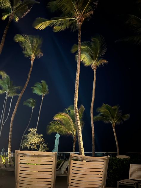 Puerto Rico At Night, Puerto Rico Nightlife, Soy Boricua, Puerto Rico Trip, Dream Place, Photography Poses Women, Night Aesthetic, Tropical Beach, Puerto Rico