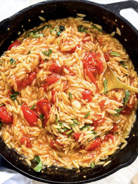 One-Pot Baked Orzo with Roast Tomatoes and Garlic – Daffodil Kitchen Tomato Soup With Orzo, Orzo Cherry Tomato, Orzo Tomato Recipes, Roast Cherry Tomatoes, Baked Orzo, Roast Tomatoes, Tomato Orzo, Roast Garlic, How To Cook Orzo