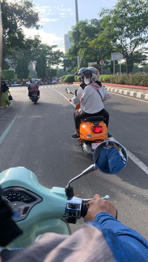 Riding Scooter, Vespa Scooter, Moped Scooter, Vespa Vintage, Scooter Girl, Scooter Motorcycle, Motor Bikes, Vespa Scooters, Aesthetic Tiktok