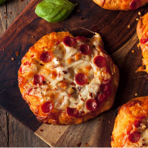 Mini Pizzas In Air Fryer, Biscuit Pizza Recipes, Air Fryer Mini Pizzas, Air Fryer Pizza, Cooking Chicken Wings, Individual Pizzas, Biscuit Pizza, Sausage Hash, Ground Italian Sausage