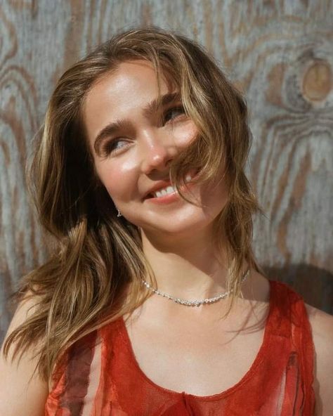 Haley Richardson, Haley Lu Richardson, Trendy Girl, Everyday Moments, Book Girl, Love At First Sight, Hollywood Glamour, Chris Evans, Guys And Girls