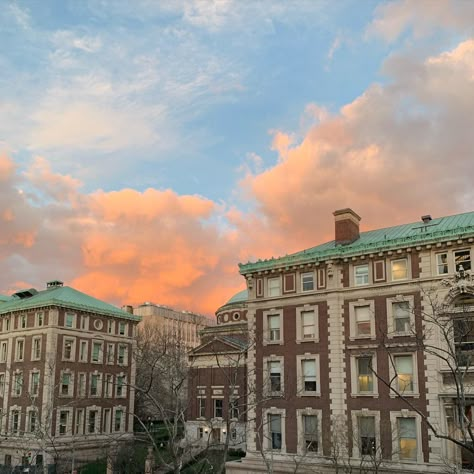 Columbia University Desktop Wallpaper, Columbia University Football, District Of Columbia Aesthetic, Columbia University Dorm, Columbia University Aesthetic, Columbia Aesthetic, Columbia Campus, Colombia University, Columbia Uni