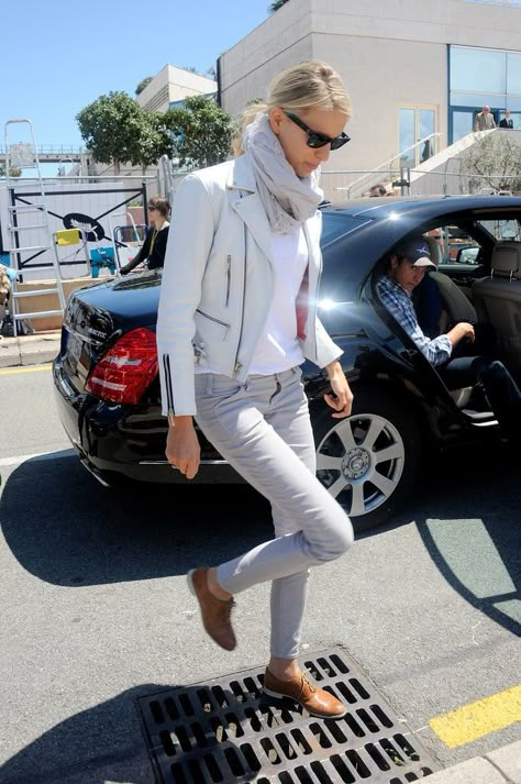 Best Model Street Style | Karolina Kurkova White Leather Jacket Outfit, White Moto Jacket, Empress Dress, Moto Jacket Outfit, Karolina Kurkova, Leather Jacket Outfit, White Leather Jacket, Anja Rubik, Style Pictures