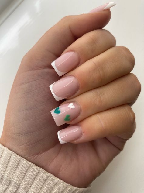 Irish Acrylic Nails, Irish Nails Designs Simple, Niall Horan Acrylic Nails, Niall Horan Concert Nail Ideas, Nails With Green Hearts, Niall Horan Nails Designs, Niall Horan Nails, Ireland Nails, Irish Nail Designs