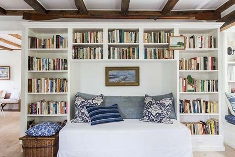 Breezy summer retreat inspired by nautical elements in Sag Harbor Library Seating, Lots Of Books, Hamptons House, Home Library, Book Shelf, Front Room, Reading Nook, Daybed, Guest Bedroom