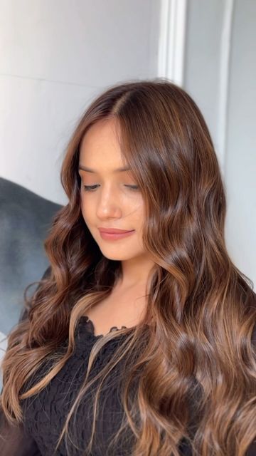 𝒮𝒶𝒽𝒾𝓁 𝐵𝒽𝒶𝓉𝓉𝒾 on Instagram: "Transforming deep, dark hair into a stunning masterpiece with warm caramel tones. The rich, golden highlights create a babylights  contrast, adding dimension and a soft, radiant glow. This elegant shift brings warmth and sophistication, perfect for a luxurious, yet natural look.⚡️⚡️ • #hairbysahilbhatti #hairtransformation #hairmakeover #instahair #hairinspo #hairinspiration #hairinstagram #richandroyal #eleganthair #sunkissedhair" Babylights In Dark Hair, Baby Lights, Sun Kissed Hair, Golden Highlights, Hair Makeover, Elegant Hairstyles, Hair Transformation, Natural Look, Dark Hair