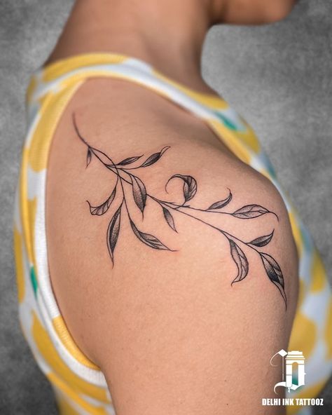 Fine line leaf tattoo design Fine Line Leaf Tattoo, Leaf Tattoo Design, Tattoos 2024, Leaf Tattoo, Fine Line Tattoo, Women's Tattoo, Line Tattoo, Female Tattoo, Feminine Tattoos