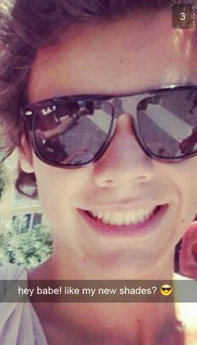 Harry Styles One Direction Snapchat, Niall Horan Snapchat, Harry Styles Snapchat, Niall Horan Facts, Niall Horan Funny, One Direction Cartoons, Zayn One Direction, Harry Imagines, Niall Horan Baby