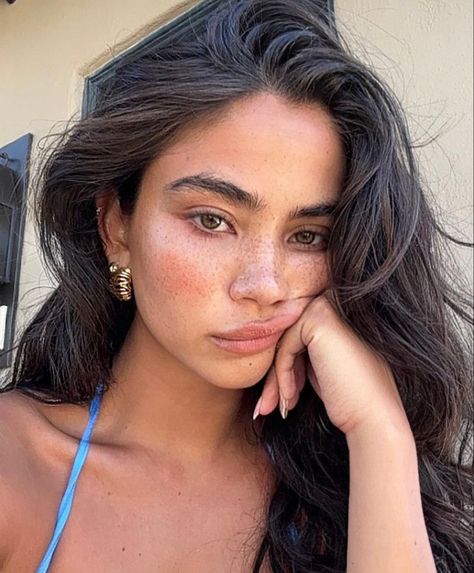 Half Indian Half White, Italian Girl Aesthetic, Christina Nadin, Men Hair Color, Blowout Hair, Hot Hair Styles, Clean Makeup, Summer Makeup, Vintage Beauty