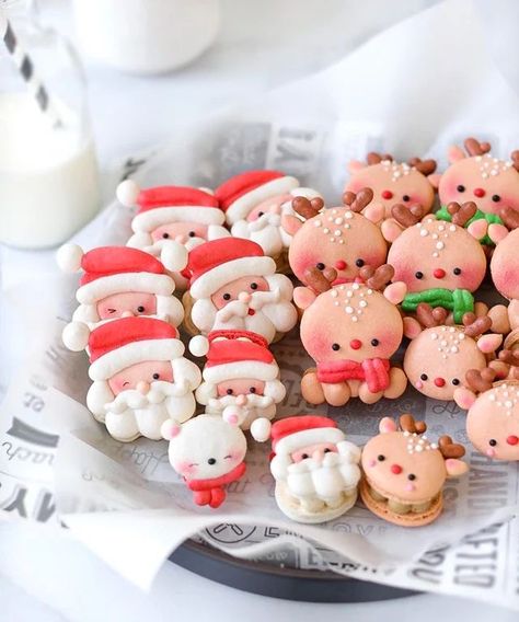 Homemade Macarons, Kue Macaroon, Christmas Macarons, Disney Desserts, Macaron Cookies, Macaroon Recipes, Cute Baking, I Messed Up, Macaron Recipe