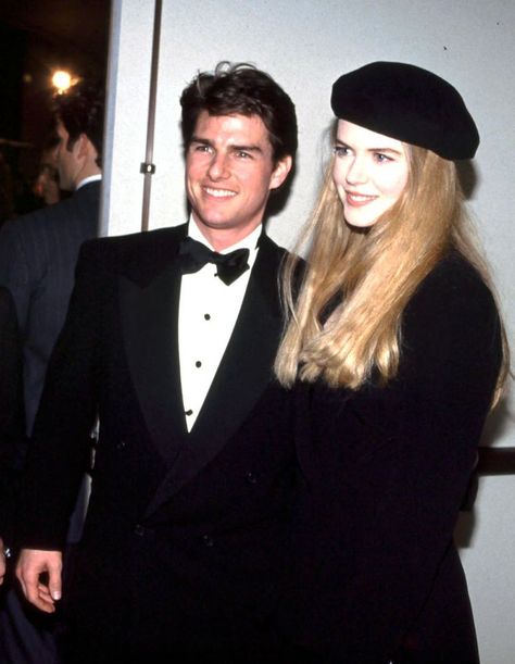 Tom Cruise And Nicole Kidman, 90s Couples, Beauty Advice, Golden Globe, Charlie Chaplin, Katie Holmes, Fun Couple, Pale Skin, Berets