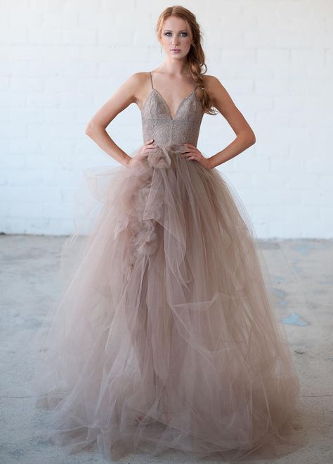 Tara LaTour Fall 2016 purple lace bodice and layered tulle wedding dress | https://www.theknot.com/content/tara-latour-wedding-dresses-bridal-fashion-week-fall-2016 Layered Tulle Wedding Dress, Tara Latour, 2016 Wedding Dresses, Gorgeous Wedding Dress, Beauty Dress, Bridal Fashion Week, Summer Wedding Dress, New Wedding Dresses, Best Wedding Dresses