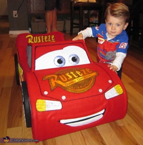 Thomas: I wanted to make a costume for my 2 year old son this year, but needed to decide between Lightning McQueen and Thomas the Train. I decided to go with... Diy Lightning Mcqueen, Mcqueen Costume, Cars Halloween Costume, Lightning Mcqueen Costume, College Halloween Costume Ideas, Costume Contest Winner, Car Costume, Costume Works, Kids Costumes Boys