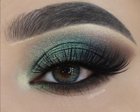 Slytherin Eye Makeup, Smokey Eye Makeup Green, Blue Green Eyeshadow, Slytherin Makeup, Maquillage Harry Potter, Medusa Nails, Makeup Verde, Green Eyeshadow Look, Miami Modern