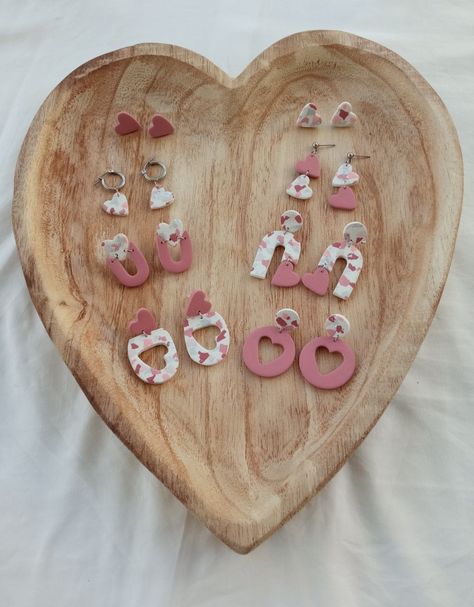 Valentine's Polymer Clay Earrings, Valentines Clay Earrings Diy, Valentine's Day Polymer Clay Ideas, Clay Earrings Beginner, Polymer Clay Valentine Ideas, Valentine Earrings Clay, Polymer Clay Earrings Valentines, Valentines Day Polymer Clay Earrings, Polymer Clay Valentine Earrings