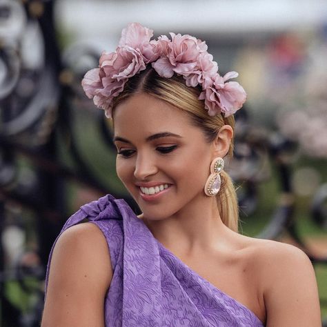 ALEXA | Pretty in pink 💕This soft floral headpiece boasts femininity | The dusty pink colour way is set to be a favourite on the field |… Race Day Hairstyles, Race Day Hair, Pink Wedding Accessories, Race Day Fashion, Day Hairstyles, Spring Racing Carnival, Dusty Pink Weddings, Floral Fascinators, Race Outfit