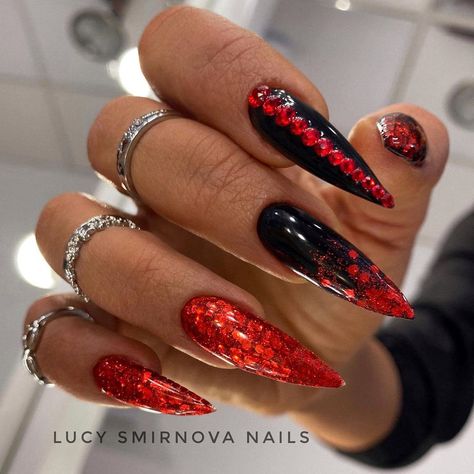 Garnet Nails, Red Chrome Nails Designs, Red Chrome Nails, Red Stiletto Nails, Unghie Sfumate, Red Chrome, Gothic Nails, Chrome Nail, Stiletto Nails Designs