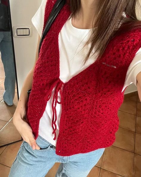 Crochet Vest Design, Free Crochet Waistcoat Pattern, 4mm Yarn Crochet Patterns, Crochet Vest Open, Cute Tops Crochet, Crochet Tie Vest Pattern, Crochet Office Wear, Vest Over T Shirt, Crochet Vest Cardigan