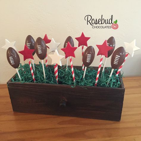 Chocolate Football and Star Lollipops... Sports Banquet, College Signing Day, Send Off, Graduation Party Candy Dessert Table Ideas www.rosebudchocolates.com Birthday Ideas Decorations, Candy Dessert Table, College Signing Day, Rugby Party, Chocolate Footballs, Football Party Favors, Star Lollipops, Lollipop Favors, Chocolate Lollipop