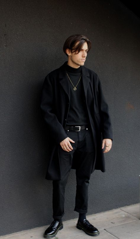 Winter Outfits Men Trench Coat, Flight Jacket Outfit Men, Aesthetic Black Outfits Men, Male Outfits Black, Coat Aesthetic Men, Black Trench Coat Outfit Men, Black Overcoat Men Outfit, Black Coat Outfit Men, Mens Black Outfit