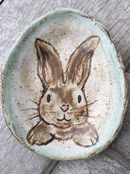 Easter Ceramics, Bunny Nose, Easter Bunny Plate, Easter Pottery, Bunny Plates, Paint Your Own Pottery, Ancient Pottery, Pottery Handbuilding, Slab Pottery