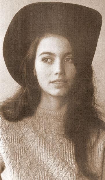 Singer Emmylou Harris, late '60s or early '70s. Emmylou Harris, Tomboy Look, Photo Star, Linda Ronstadt, Country Music Stars, Country Music Singers, I'm With The Band, Country Singers, Music Star