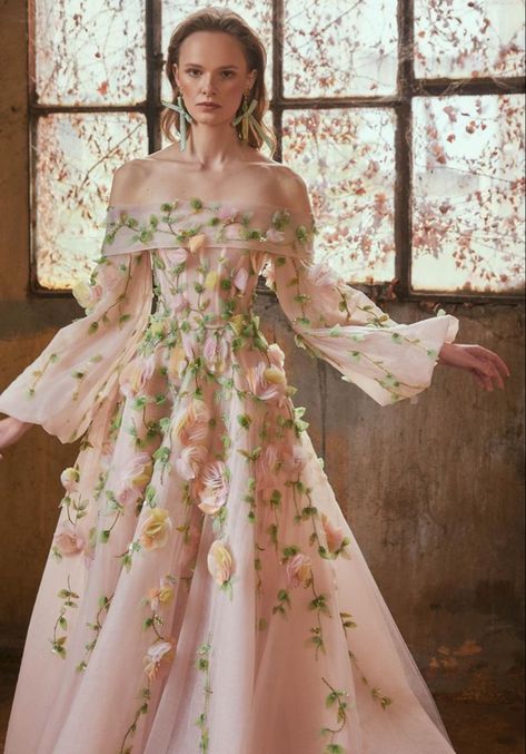 Flower Gown, Embroidered Tulle Dress, Fairy Dresses, Tony Ward, غرفة ملابس, Fairytale Dress, Fantasy Dress, Dream Wedding Dresses, Beautiful Gowns