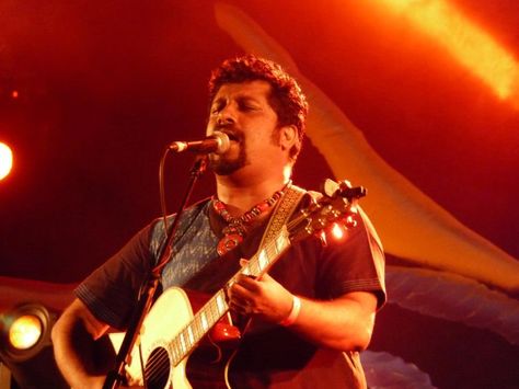 Raghu Dixit drenched in music Raghu Dixit, Naruto Sketch, Actor Photo, Hd Photos, Music Festival, Krishna, Musician, Naruto, Guitar