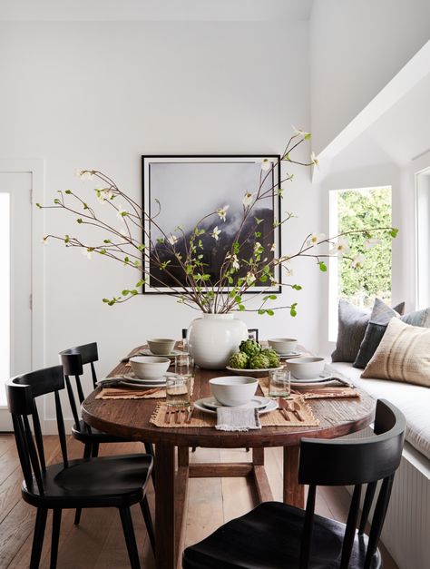 Amber Interiors Design, Black Chairs, Dining Room Interiors, Amber Interiors, Dining Nook, Dining Room Small, Dining Room Inspiration, Small Dining, Dining Room Design