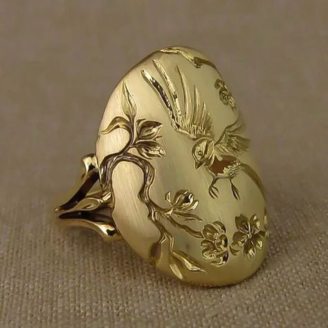 Brand New. Mint Conditions Bird Ring, Bird Rings, Mode Hippie, Engraved Flower, Nature Inspired Rings, Gold Color Ring, Pattern Ring, Engagement Wedding Ring, Jewelry Wedding Rings