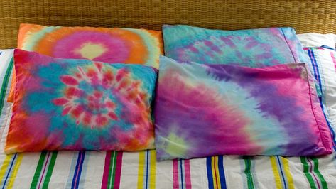 Tie Dyed Pillow Cases – Own Two Hands Tie Dye Pillow Case Diy Pillowcases, Tie Dye Pillow Cases, Tye Dye Pillow Cases, Tie Dye Room, Tie Dye Pillow, Charity Activities, 4h Projects, Diy Tie Dye Techniques, Groovy Party