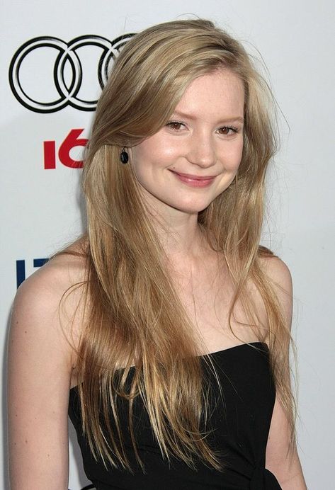 Brown Eyes Blonde Hair, Mia Wasikowska, Blonde Actresses, Teen Actresses, Mia 3, Dress Makeup, Long Straight Hair, Canberra, Top Photo