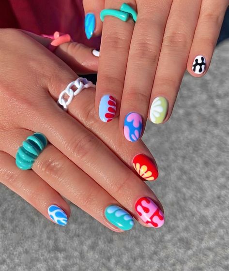 Cute Summer Nail Designs 2022070102 - 70 Cute Summer Nail Designs to Inspire You Round Nail Designs, Hawaii Nails, Colorful Nail, Nails Today, Summery Nails, Vibrant Nails, Cute Gel Nails, Round Nails, Short Acrylic Nails Designs