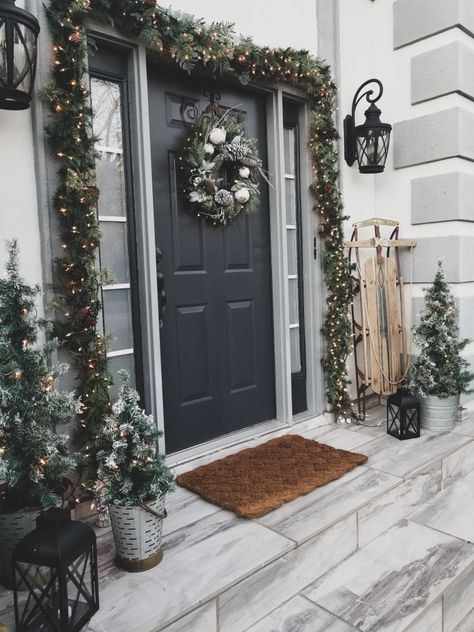 Decoration Ideas Christmas, Ideas Decoracion Navidad, Ideas Christmas Tree, Christmas Porch Decor Ideas, Tree Decorations Christmas, Christmas Entryway, Christmas Door Decoration, Front Door Christmas Decorations, Ornaments Christmas Tree