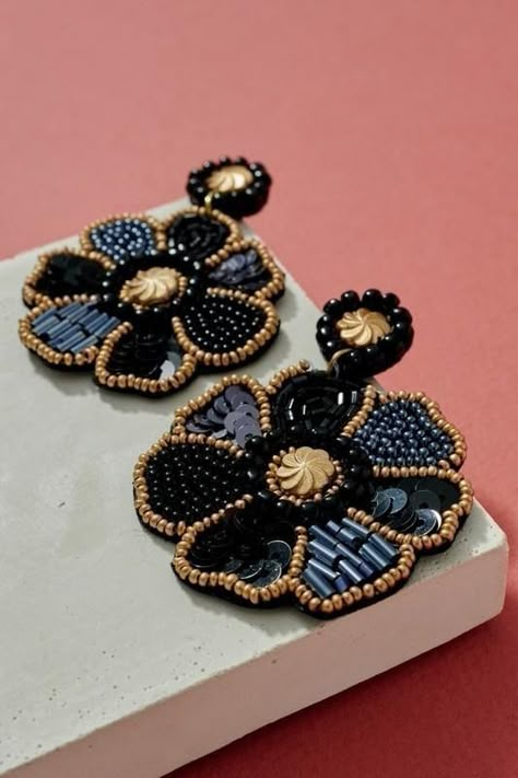 Diy Rhinestone Earrings, Oopsie Daisy, Diy Jewelry Set, Earrings Diy Handmade, Beads Craft Jewelry, Fabric Jewellery, Accesories Jewelry, Handmade Jewelry Tutorials, Bead Embroidery Jewelry