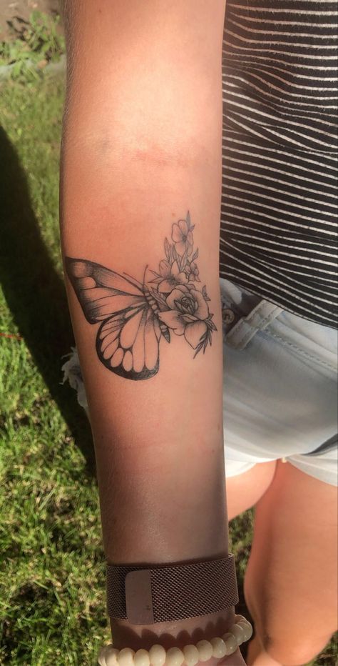 Tattoo Ideas For Female, Butterfly Thigh Tattoo, Butterfly Tattoo Ideas, Butterfly Tattoos On Arm, Tattoos Henna, Unique Butterfly Tattoos, Unique Tattoos For Women, Tato Minimal, Thigh Tattoo Designs