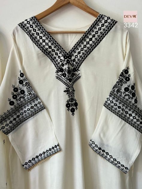 Khatli Work Design Kurti, Balochi Embroidery, Hand Embroidery On Black Kurti, Sindhi Embroidery Design, Kasmiri Embroidery Work Kurti, Black Embroidery Kurti, Sindhi Embroidery Designs For Kurtis, Sindhi Embroidery Dresses, Sindhi Hand Embroidery Dresses